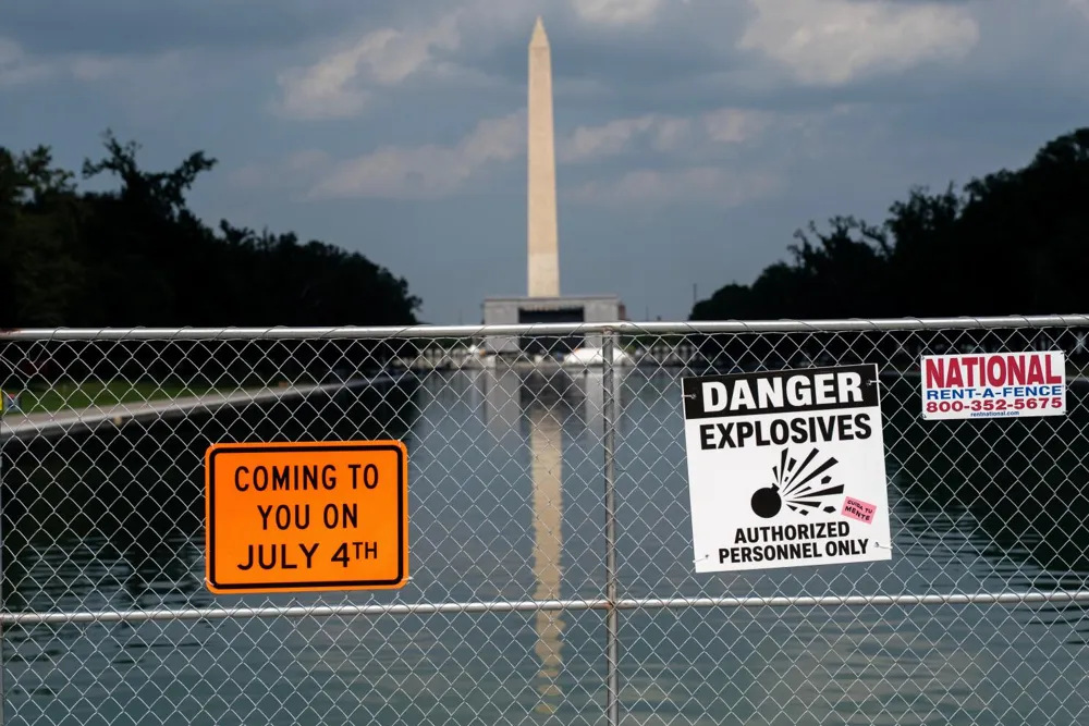 Former Olympian Charged with Vandalism of Lincoln Memorial Reflecting Pool
