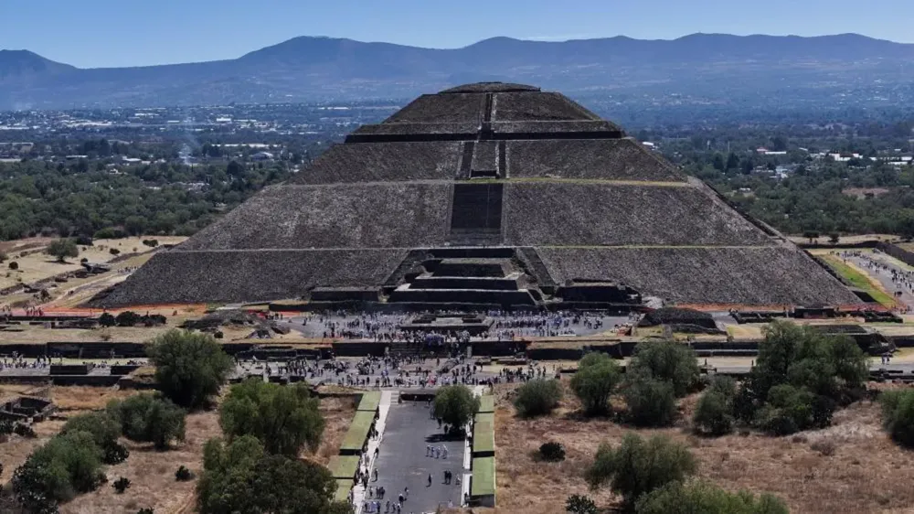 Gunman kills Canadian tourist and injures others at Mexico's Teotihuacan pyramids