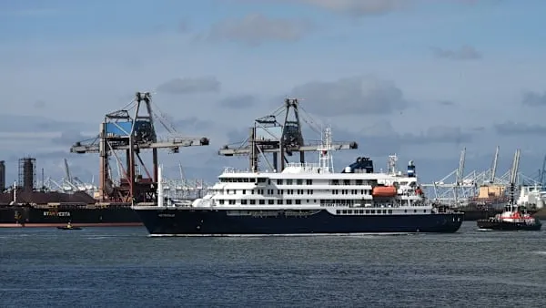 Hantavirus-hit cruise ship MV Hondius arrives in Rotterdam for disinfection