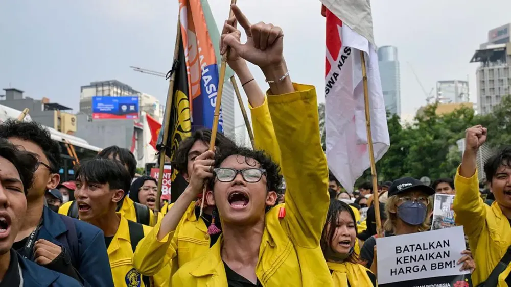 Indonesian Students Protest Government Spending and Fuel Price Hike