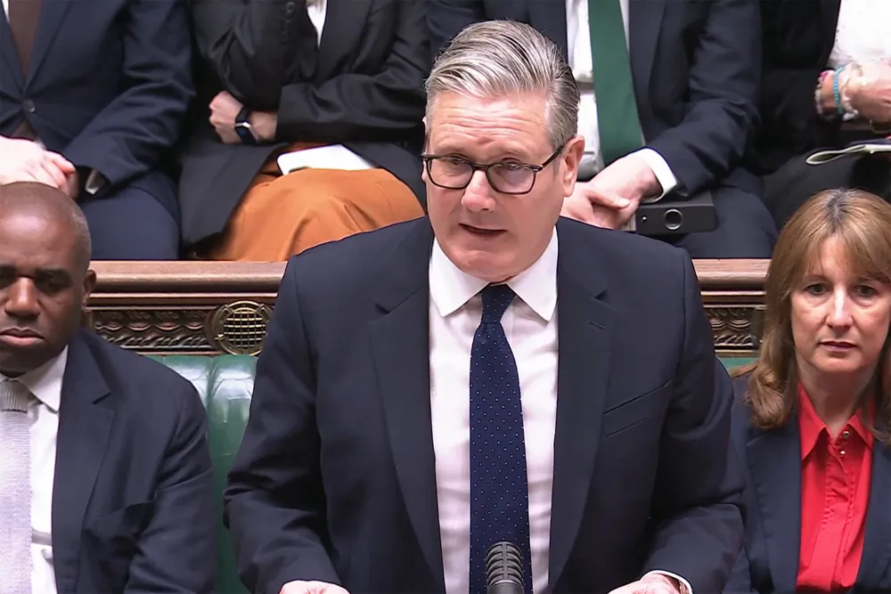 UK's Starmer Faces Scrutiny After Admitting Error in Appointing Mandelson as US Envoy