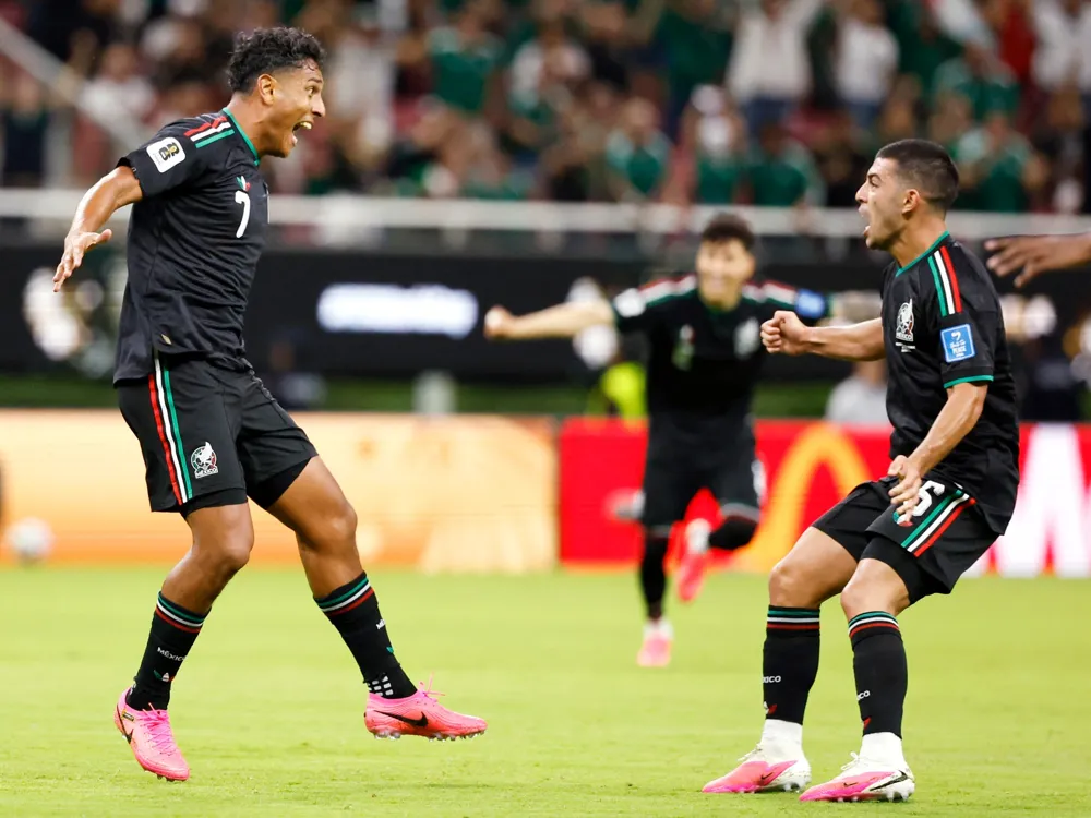 Mexico edges South Korea 1-0 to secure World Cup knockout stage spot