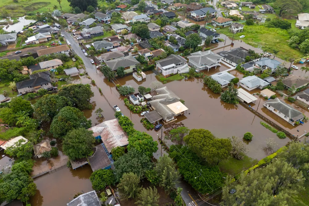 Severe Flooding in Hawaii Triggers Urgent Evacuations as Dam Failure Warning Issued