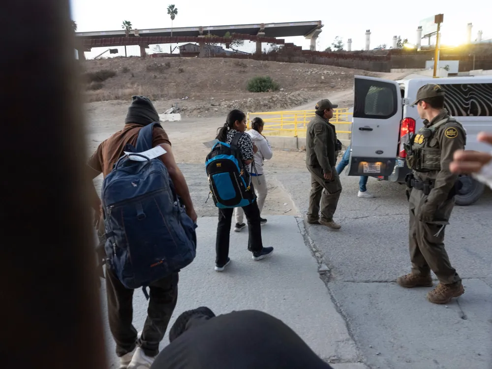 US Supreme Court Rules to Allow Trump Administration to Turn Away Asylum Seekers