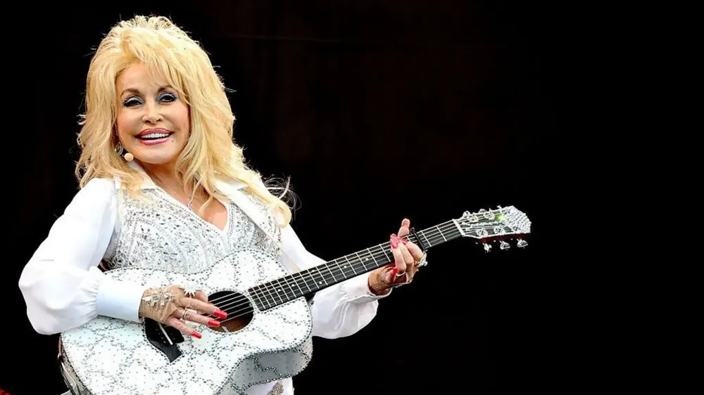 Tennessee Governor Proposes Renaming Nashville Airport After Dolly Parton