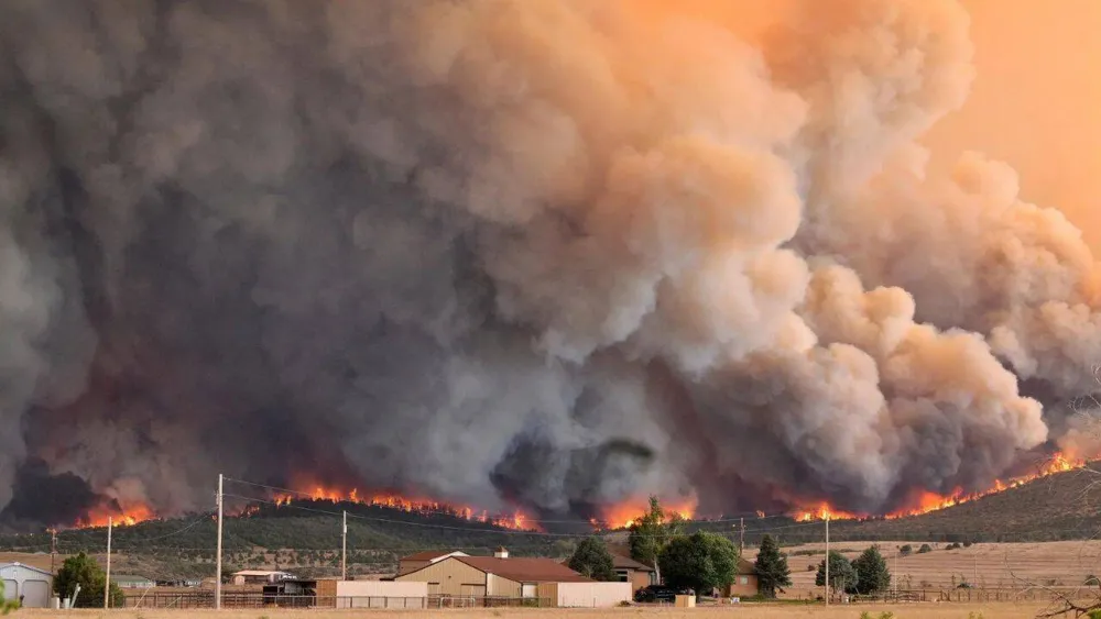 Thousands Evacuated as Aspen Acres Wildfire Spreads Across Colorado
