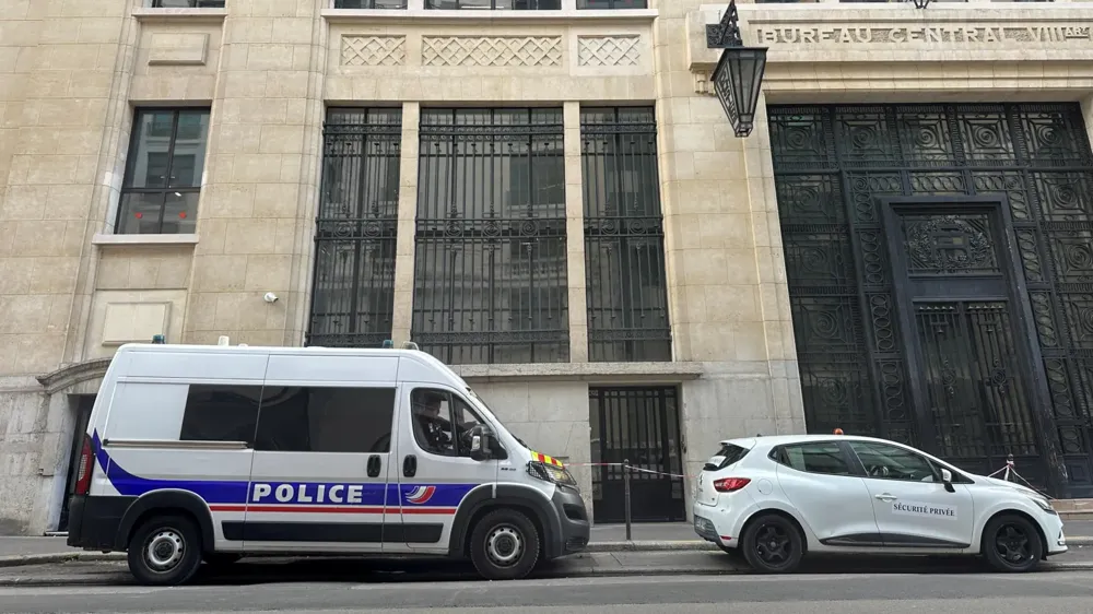 Three Suspects Arrested in Foiled Bomb Attack on Bank of America in Paris