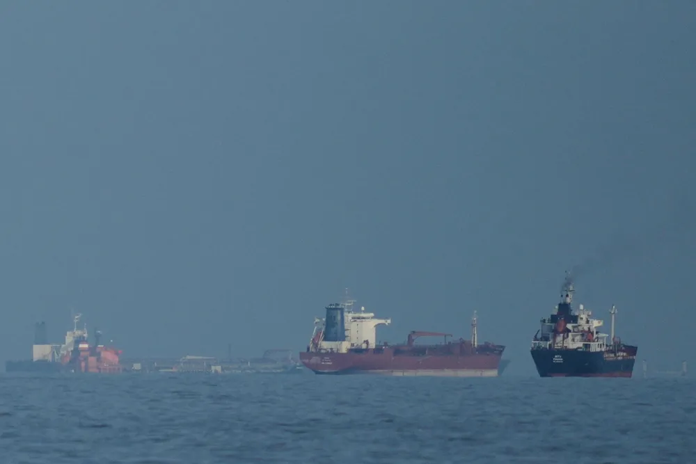 Strait of Hormuz Fully Open to Commercial Vessels Amid Ceasefire Deals