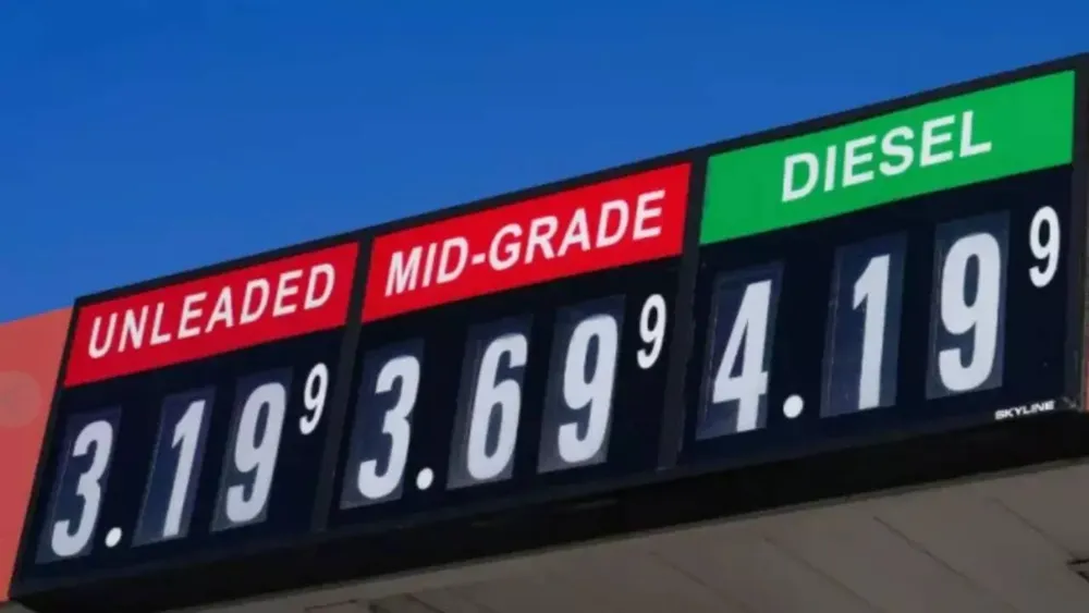 US Gas Prices Surge Amid Ongoing Conflict in Iran, Sparking Consumer Backlash