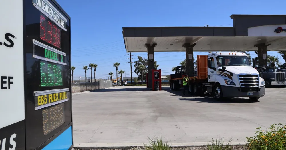 US Gasoline Prices Surge Above $4 Amid Escalating US-Iran Tensions