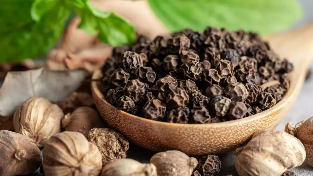 6 Easy Ways to Add Black Pepper to Your Winter Diet