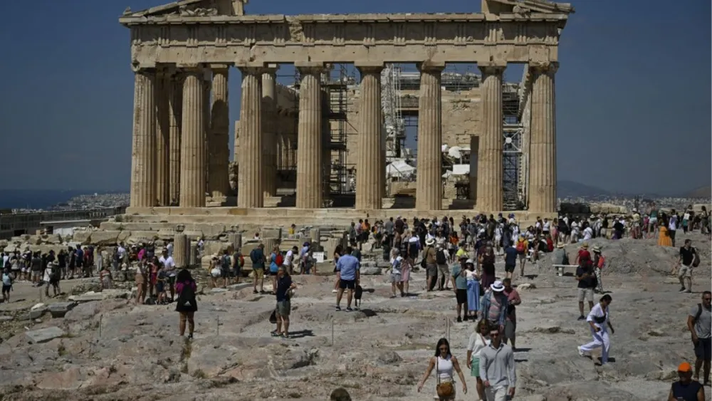 Greece Closes Acropolis and Halts Outdoor Work Amid Severe Heatwave