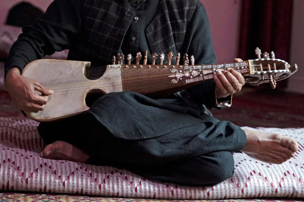 Afghans Defy Taliban Music Ban by Crafting Rubabs and Keeping Tradition Alive