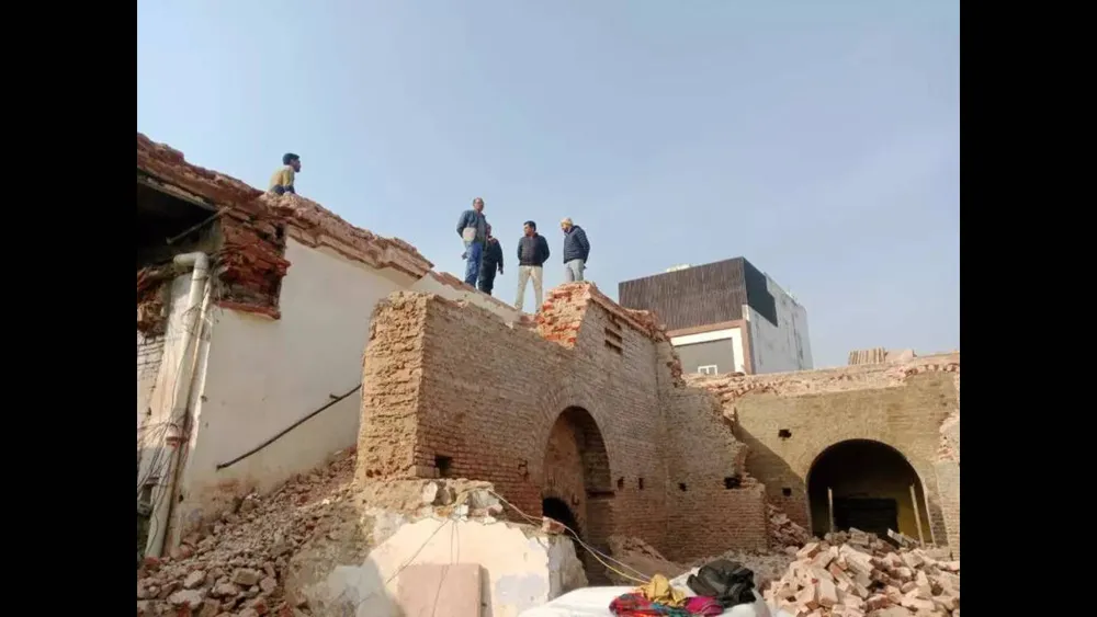 Agra Halts Demolition of Historic 17th Century Mubarak Manzil Amid Probe