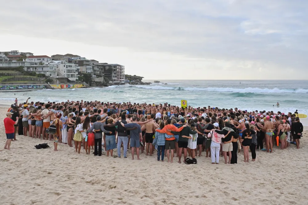 Ahmed al Ahmed: Bondi Beach Hero Receives Over $1.5 Million in Donations for Bravery