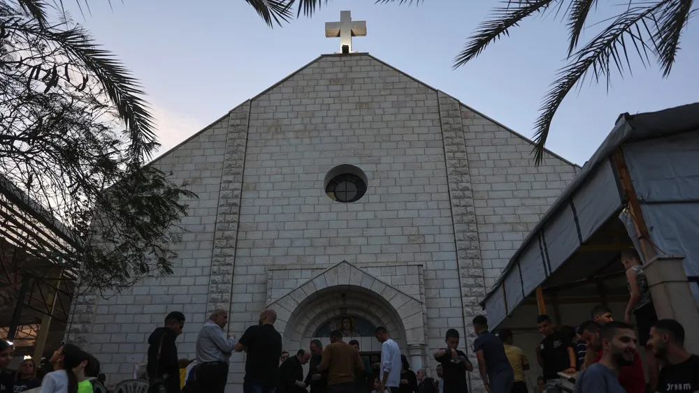 Pope Leo XIV Calls for Ceasefire and Protection of Civilians Amid Gaza War