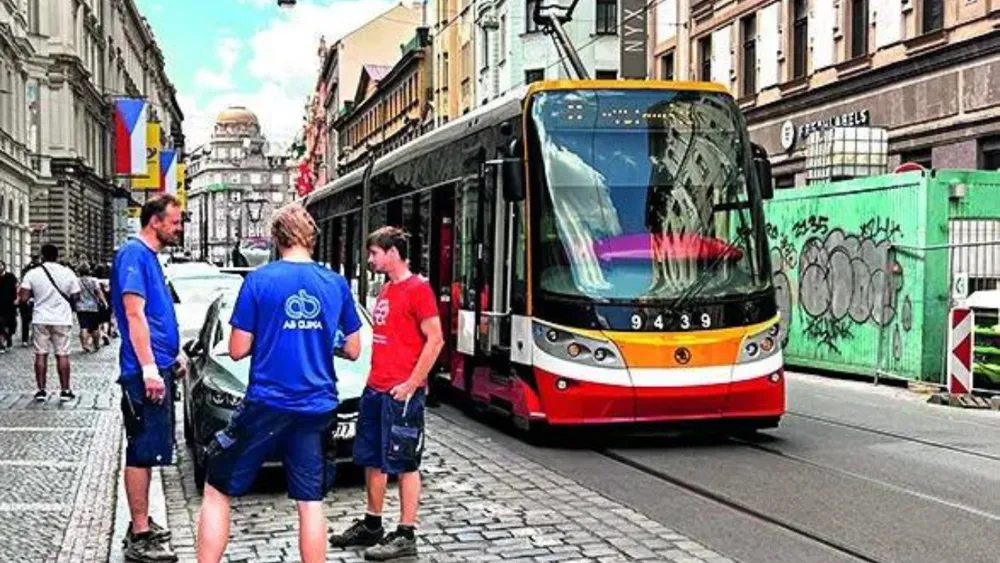 American Teen Pilot Detained in Antarctica for Unauthorized Landing