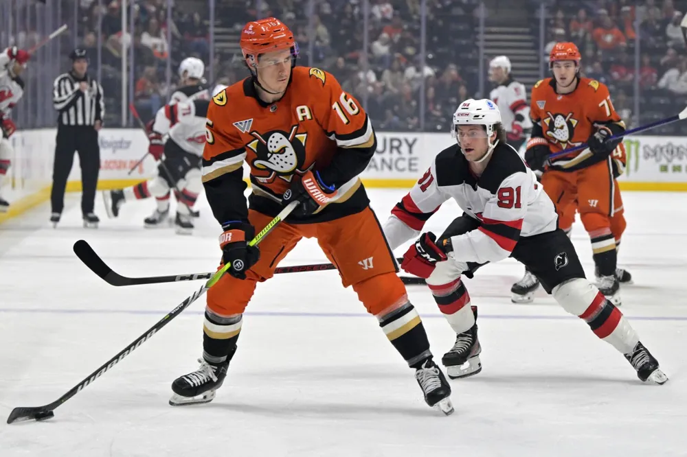 Anaheim Ducks secure 3-2 win over New Jersey Devils with late goal by Ryan Strome