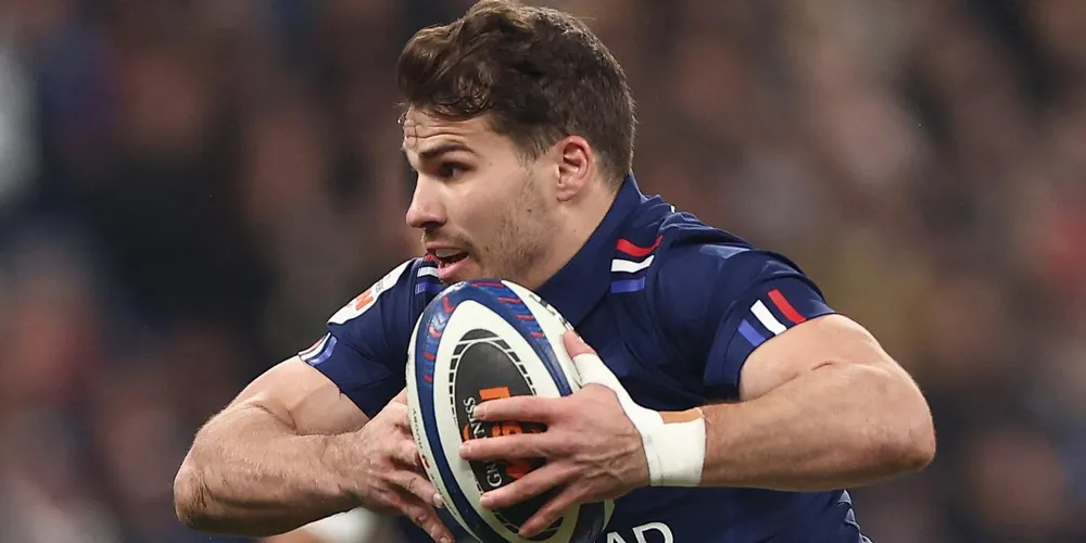 Antoine Dupont Leads France to Stunning 43-0 Victory Over Wales in Six Nations Opener