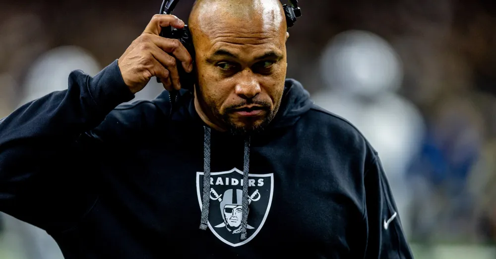 Antonio Pierce anticipates continued role as Raiders' head coach for 2025