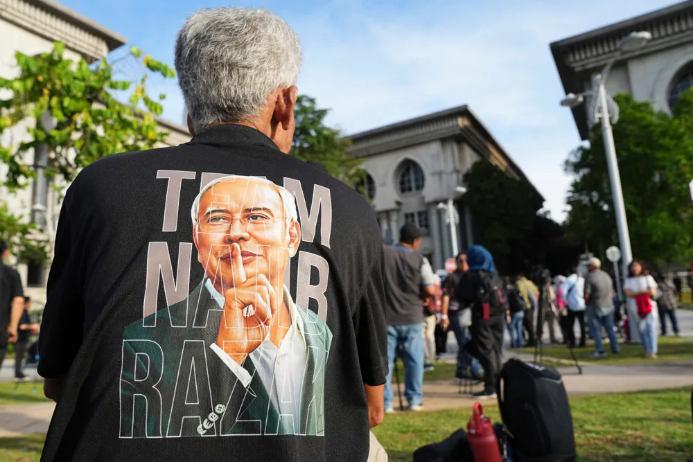 Anwar Ibrahim Faces Political Challenges Amid Najib Razak's House Arrest Controversy