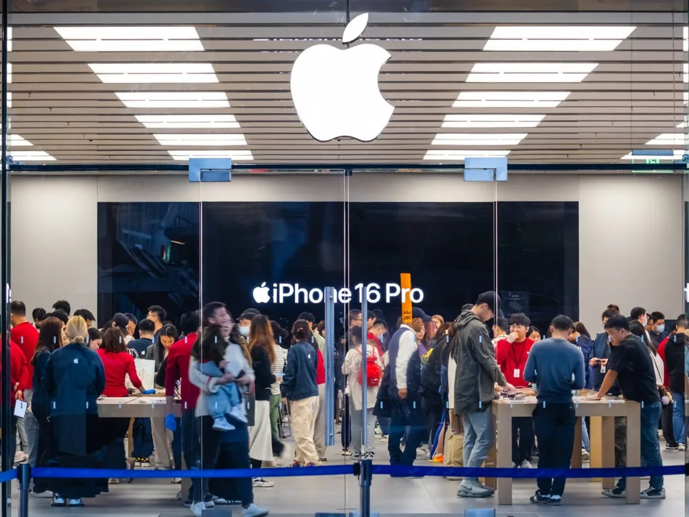 Apple Struggles in China as Foreign Smartphone Sales Plunge Almost 50%