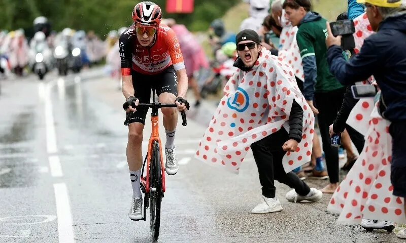 Arensman triumphs in Tour de France stage 19 as Pogacar nears fourth title