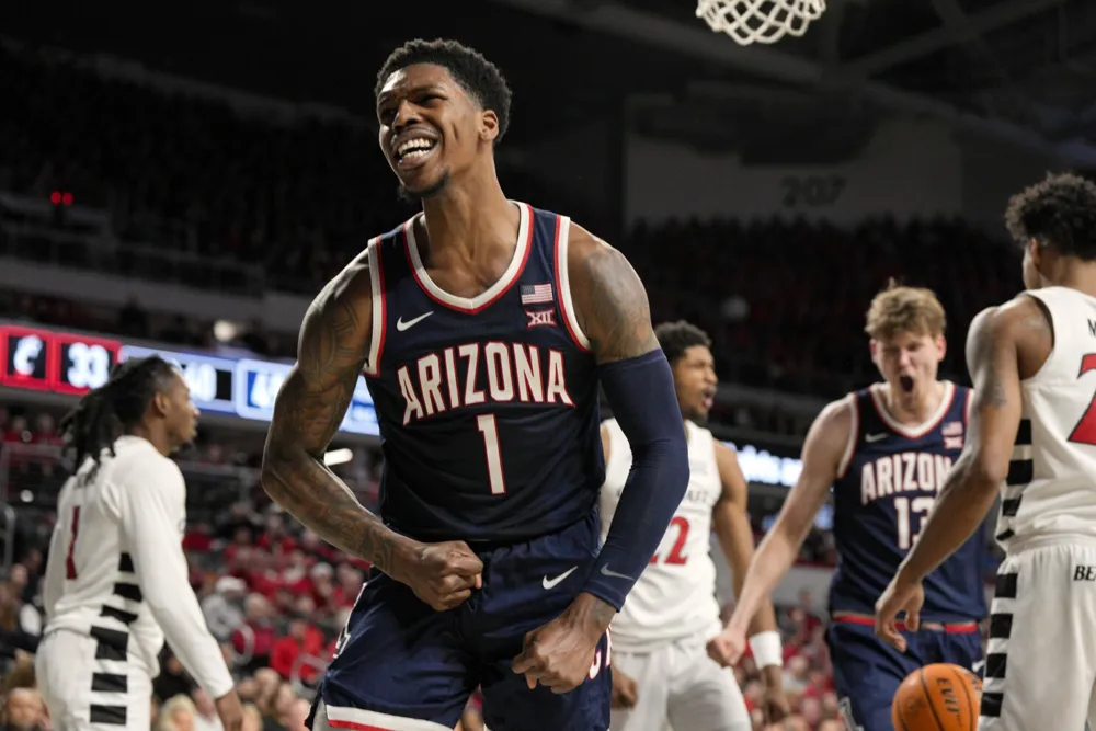 Arizona Defeats No. 16 Cincinnati 72-67 After Surviving Late Rally