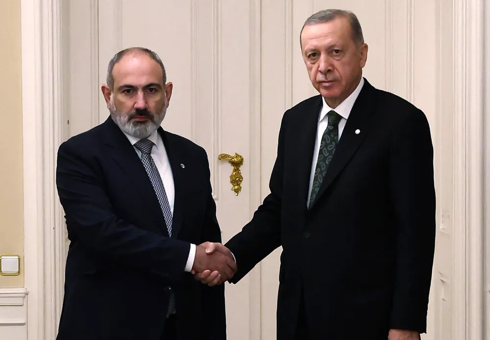 Armenian PM Nikol Pashinyan Makes Historic Visit to Türkiye to Discuss Peace Efforts