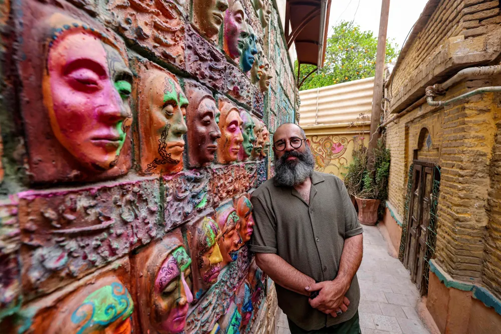 Artist revitalizes Shiraz neighborhood with viral sculptures and murals