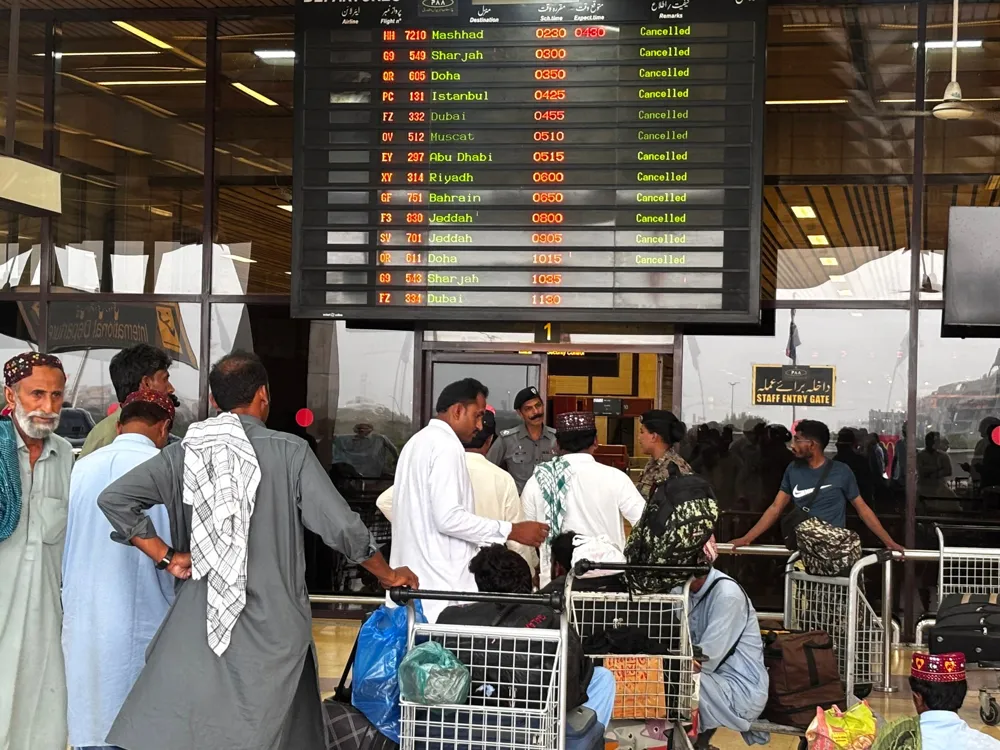 Airlines React to Escalating India-Pakistan Conflict with Flight Cancellations and Reroutes