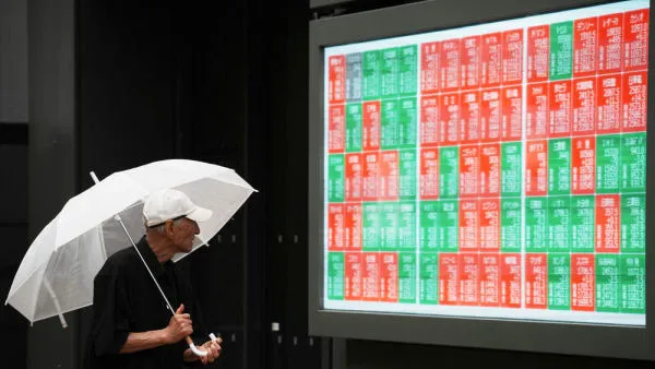 Asian Stocks Decline Amid US Tariff Uncertainty; Oil Prices Slide Following OPEC+ Production Increase