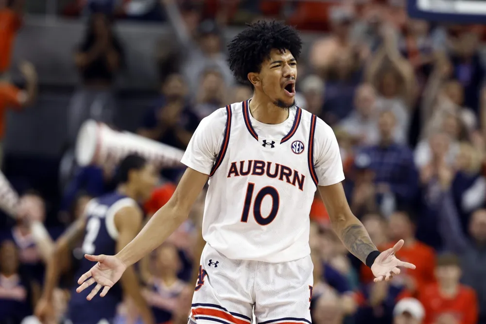 Auburn Tigers dominate Monmouth Hawks 87-58, extend home winning streak