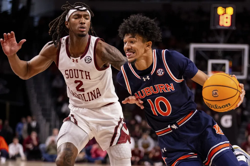 Auburn Tigers Overcome Injury to Broome, Defeats South Carolina 66-63