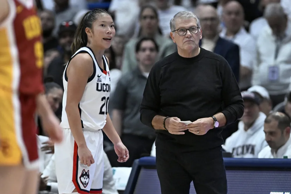 Auriemma Joins VanDerveer in Milestone for Most AP Poll Appearances at One School