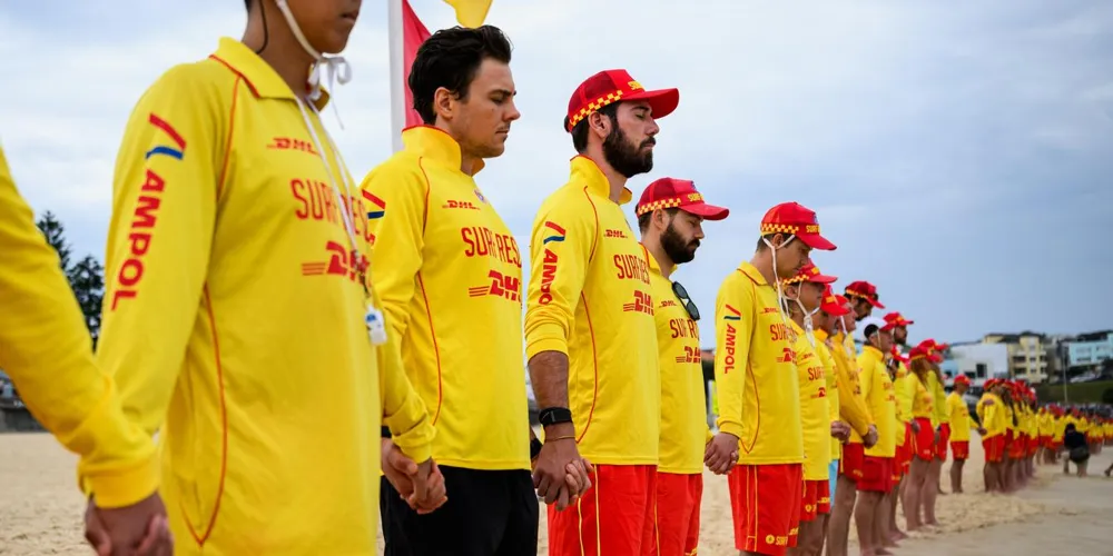Australian Lifesavers Honor Victims of Bondi Beach Mass Shooting