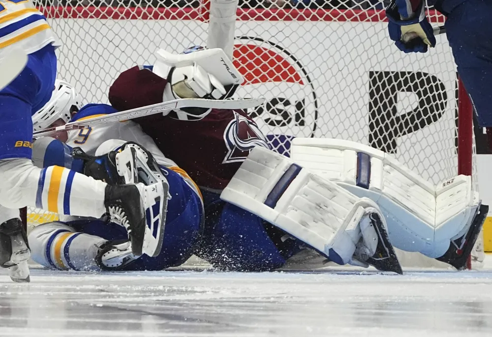 Avalanche goalie Scott Wedgewood to miss weeks following injury and controversial play