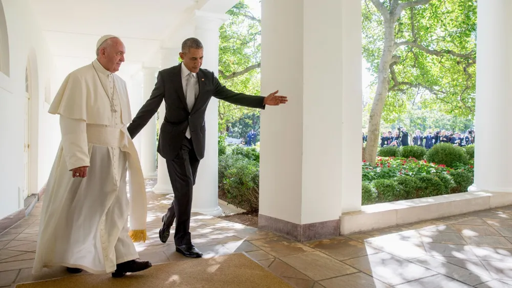 Barack Obama Pays Tribute to Pope Francis as a 