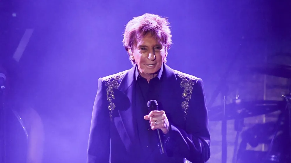 Barry Manilow Reveals Lung Cancer Diagnosis, Cancels Concerts for Surgery