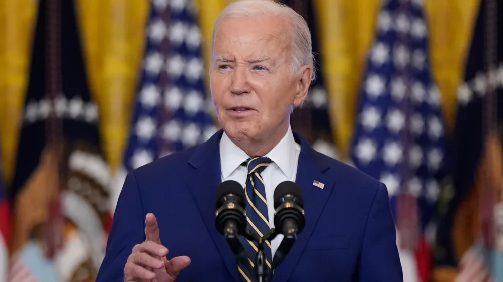 Biden Awards Liz Cheney and Others the Presidential Citizens Medal Amid Standing Ovation