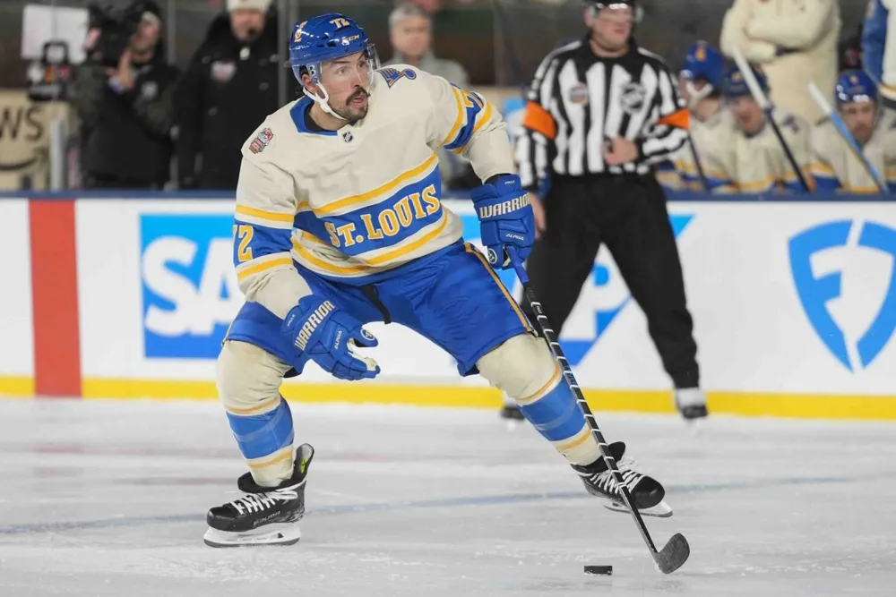 Blues triumph over Blackhawks 6-2 in Winter Classic; Fowler shines with two goals