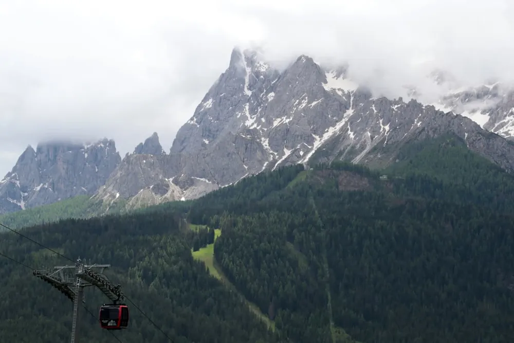 Body Found in Ongoing Search for Missing British Hikers in Italy's Dolomites