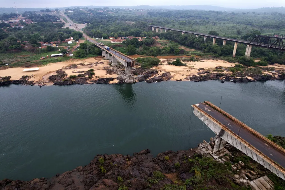 Brazil's Navy Recovers 13th Body from River Bridge Collapse; 4 Still Missing