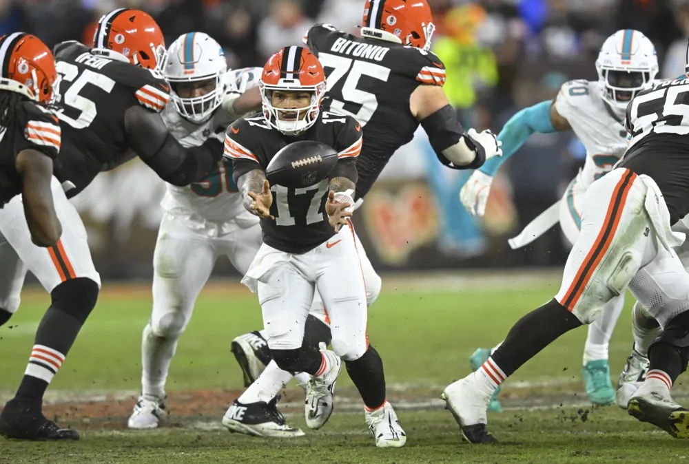 Cleveland Browns Face Quarterback Dilemma Ahead of Season Finale Against Ravens