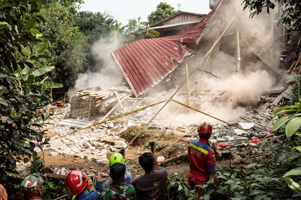Building Collapse During Prayer Recital in Indonesia Claims Lives