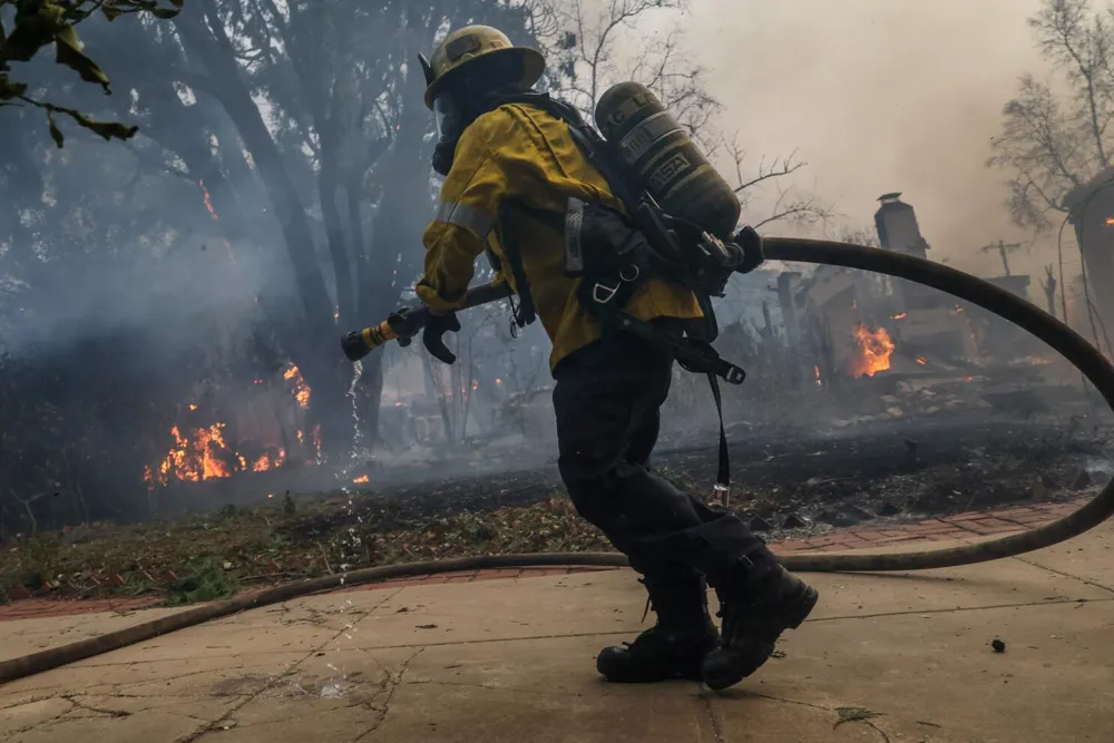 California Fires Challenge Urban Water Systems' Firefighting Capabilities