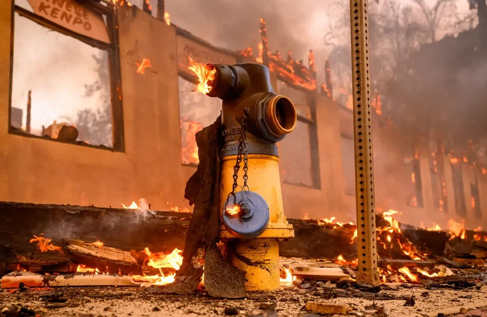 California Governor Newsom Launches Investigation After Hydrant Failures During LA Wildfires