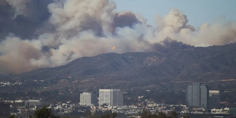 Pacific Palisades Fire Grows to Over 700 Acres, Mandatory Evacuations Ordered in Los Angeles