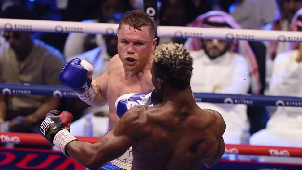 Canelo Alvarez reclaims super middleweight titles with unanimous decision over Scull