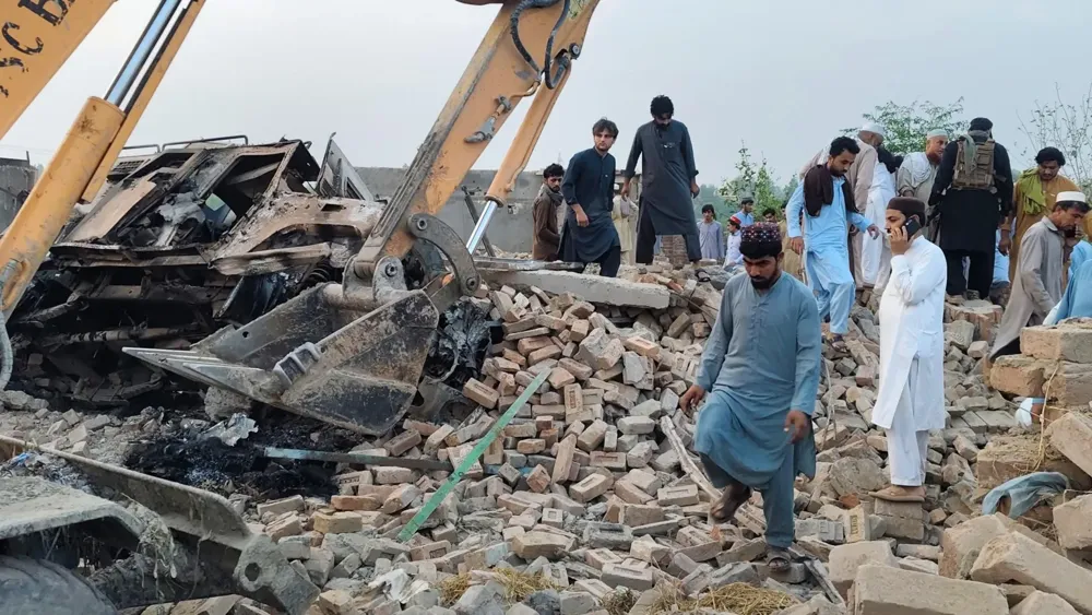 Car bomb attack near police post in northwest Pakistan leaves multiple officers dead
